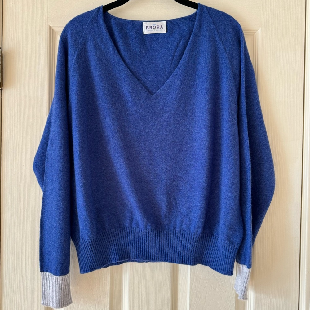BRORA 100% Scottish Cashmere Slouchy V Neck Jumper in Sapphire and Peal XS/ S